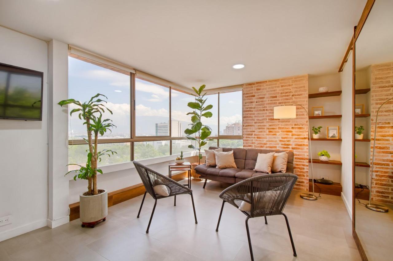 ميديلين Aptos Alcazar Oviedo By Housy Host المظهر الخارجي الصورة